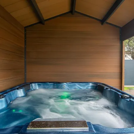 Holiday home Maison Avec Jacuzzi