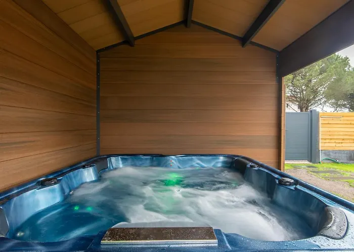 Holiday home Maison Avec Jacuzzi